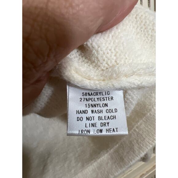 Vestique size XL black & off white color block cropped sweater - Picture 3 of 3